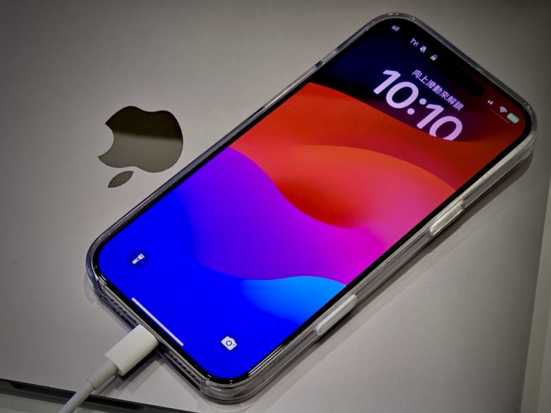 苹果曾考虑让 iPhone 17 Air 完全无连接埠，但因欧盟而打消念头